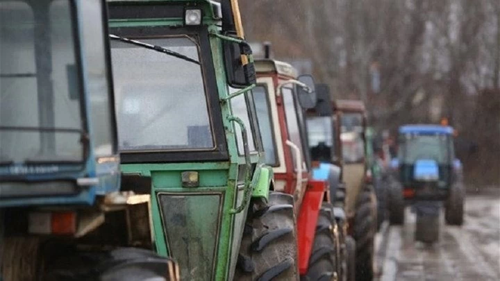 Αγριεύουν οι αγρότες, απειλούν με μπλόκα στις εθνικές οδούς